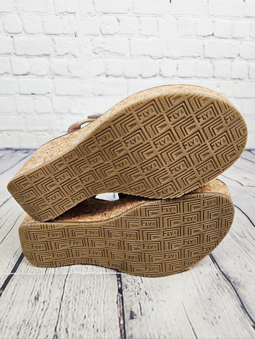 FLY LONDON | Idra strappy metallic leather platform wedge sandals - Picture 9 of 11